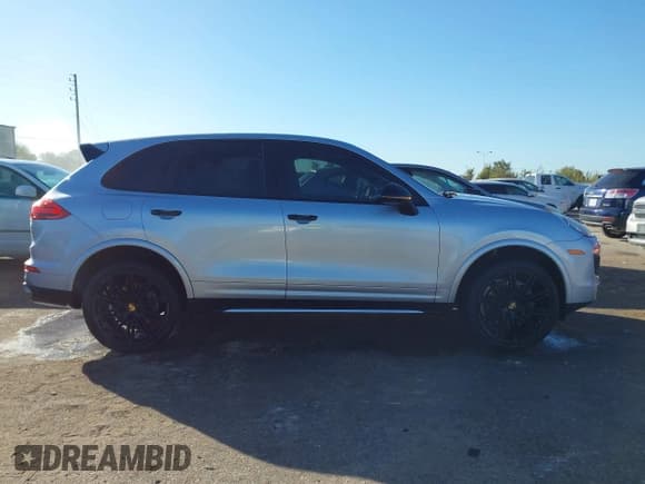 ✅ 2017 Porsche Cayenne • VIN: WP1AA2A2XHKA82752 • Лот: 43705470. Опубликован ранее на IAAI с пробегом 105 345 миль. Бесплатный доступ к архиву аукционных продаж из США и подробный отчёт об истории автомобиля на DreamBid. Изображение 13.