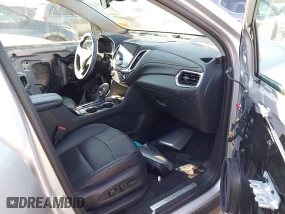 ✅ 2022 Chevrolet Equinox Premier • VIN: 2GNAXNEV2N6135147 • Lot: 43440446. Wystawiony na IAAI z przebiegiem 29 818 mil. Bezpłatny archiwum sprzedaży aukcyjnych z USA i szczegółowy raport historii pojazdu na DreamBid. Zdjęcie 5.