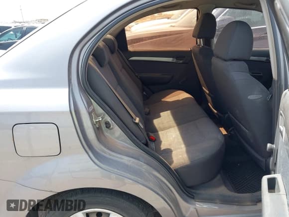 ✅ 2011 Chevrolet Aveo 1LT • VIN: KL1TD5DE6BB114118 • Lot: 42027581. Wystawiony na IAAI z przebiegiem 100 633 mil. Bezpłatny archiwum sprzedaży aukcyjnych z USA i szczegółowy raport historii pojazdu na DreamBid. Zdjęcie 8.