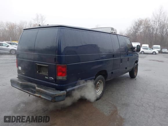 ✅ 2012 Ford Econoline Cargo Super Duty Commercial • VIN: 1FTSS3EL9CDB32629 • Lot: 43666177. Wystawiony na IAAI z przebiegiem 211 456 mil. Bezpłatny archiwum sprzedaży aukcyjnych z USA i szczegółowy raport historii pojazdu na DreamBid. Zdjęcie 4.