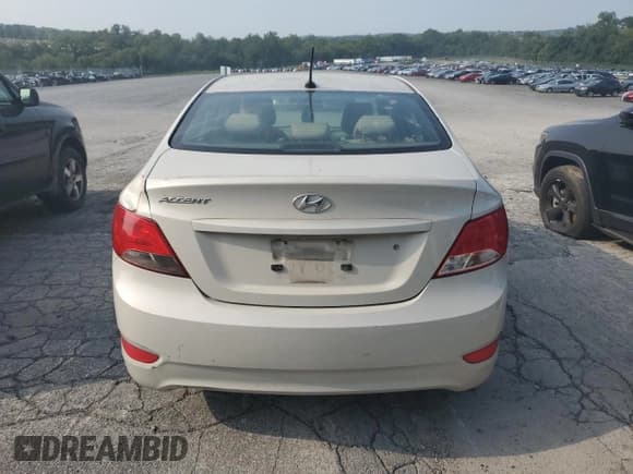 ✅ 2017 Hyundai Accent SE • VIN: KMHCT4AE1HU201850 • Лот: 68613314. Опубликован ранее на Copart с пробегом 154 289 миль. Бесплатный доступ к архиву аукционных продаж из США и подробный отчёт об истории автомобиля на DreamBid. Изображение 6.