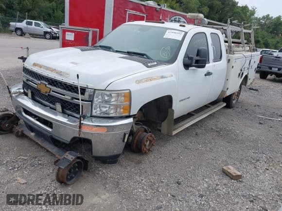 ✅ 2012 Chevrolet Silverado 2500HD • VIN: 1GB2KVCG2CZ253544 • Лот: 42990352. Опубликован ранее на IAAI с пробегом 334 578 миль. Бесплатный доступ к архиву аукционных продаж из США и подробный отчёт об истории автомобиля на DreamBid. Изображение 2.