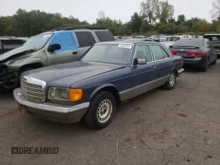 ✅ 1984 Mercedes-Benz 380 • VIN: WDBCA32A8EA051618 • Lot: 72630334. Wystawiony na Copart z przebiegiem 146 857 mil. Bezpłatny archiwum sprzedaży aukcyjnych z USA i szczegółowy raport historii pojazdu na DreamBid. Zdjęcie 1.