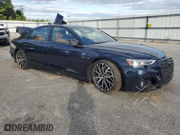 ✅ 2024 Audi A8 • VIN: WAULDAF80RN001330 • Лот: 85943435. Опубликован ранее на Copart с пробегом 11 772 миль. Бесплатный доступ к архиву аукционных продаж из США и подробный отчёт об истории автомобиля на DreamBid. Изображение 4.