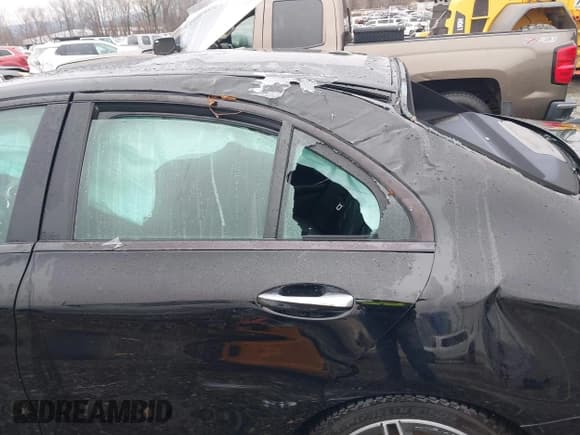 ✅ 2019 Mercedes-Benz C 43 AMG • VIN: 55SWF6EB9KU291767 • Lot: 41584111. Wystawiony na IAAI z przebiegiem 77 740 mil. Bezpłatny archiwum sprzedaży aukcyjnych z USA i szczegółowy raport historii pojazdu na DreamBid. Zdjęcie 19.