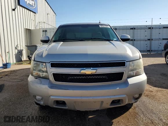 ✅ 2008 Chevrolet Suburban 1LT • VIN: 3GNFK16358G143665 • Lot: 74793114. Wystawiony na Copart z przebiegiem 226 977 mil. Bezpłatny archiwum sprzedaży aukcyjnych z USA i szczegółowy raport historii pojazdu na DreamBid. Zdjęcie 5.