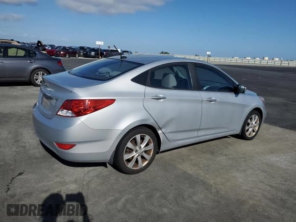 ✅ 2013 Hyundai Accent GLS • VIN: KMHCU4AE1DU582932 • Лот: 91069255. Опубликован ранее на Copart с пробегом 217 095 миль. Бесплатный доступ к архиву аукционных продаж из США и подробный отчёт об истории автомобиля на DreamBid. Изображение 3.