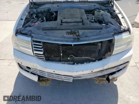 ✅ 2014 Lincoln Navigator • VIN: 5LMJJ2H50EEL04851 • Lot: 52536615. Listed on Copart with 193,740 mi. Free auction sales archive from the USA and detailed vehicle history report at DreamBid. Image 14.