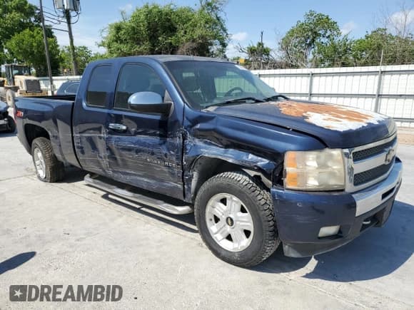 ✅ 2010 Chevrolet Silverado 1500 • VIN: 1GCSCSE29AZ252168 • Лот: 53297045. Опубликован ранее на Copart с пробегом 256 798 миль. Бесплатный доступ к архиву аукционных продаж из США и подробный отчёт об истории автомобиля на DreamBid. Изображение 4.