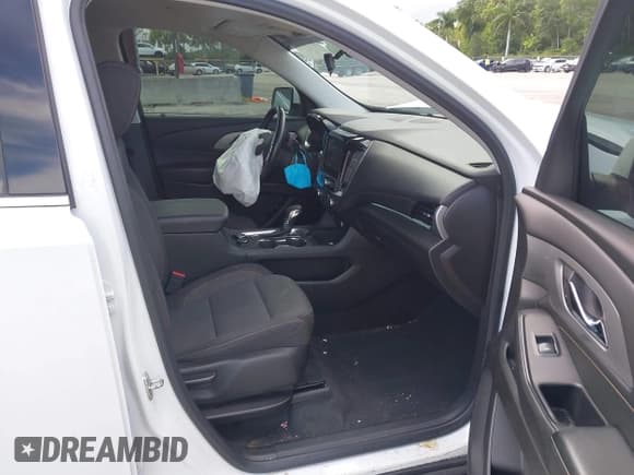 ✅ 2021 Chevrolet Traverse LT Cloth • VIN: 1GNERGKW0MJ126548 • Lot: 42998904. Wystawiony na IAAI z przebiegiem 66 776 mil. Bezpłatny archiwum sprzedaży aukcyjnych z USA i szczegółowy raport historii pojazdu na DreamBid. Zdjęcie 5.