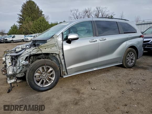 ✅ 2021 Toyota Sienna XLE • VIN: 5TDJRKEC6MS015873 • Lot: 95621375. Listed on Copart with 65,392 mi. Free auction sales archive from the USA and detailed vehicle history report at DreamBid. Image 1.