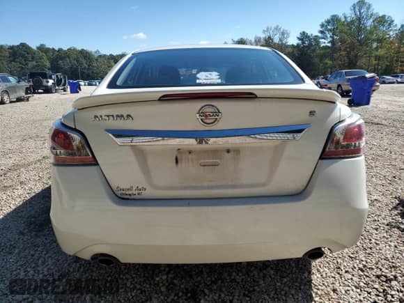2015 Nissan Altima SV with VIN 1N4AL3APXFC184224, listed as a Copart auction lot 82470615 with 255,276 mi miles and Clean title. Bid and sale history available at DreamBid. Image 6.