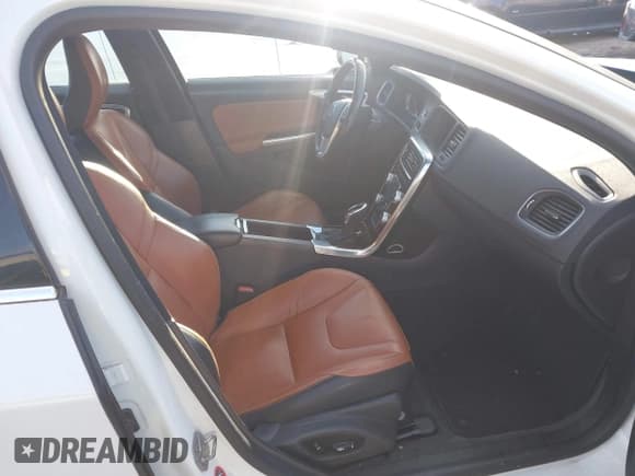 ✅ 2015 Volvo S60 T5 Premier • VIN: YV1612TK5F1361043 • Lot: 43842611. Listed on IAAI with 132,348 mi. Free auction sales archive from the USA and detailed vehicle history report at DreamBid. Image 5.