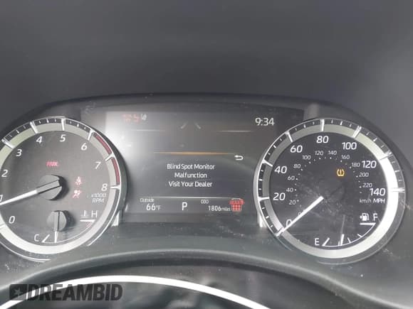 ✅ 2025 Toyota Highlander LE • VIN: 5TDKDRAH8SS550875 • Lot: 42414509. Wystawiony na IAAI z przebiegiem 1 806 mil. Bezpłatny archiwum sprzedaży aukcyjnych z USA i szczegółowy raport historii pojazdu na DreamBid. Zdjęcie 7.