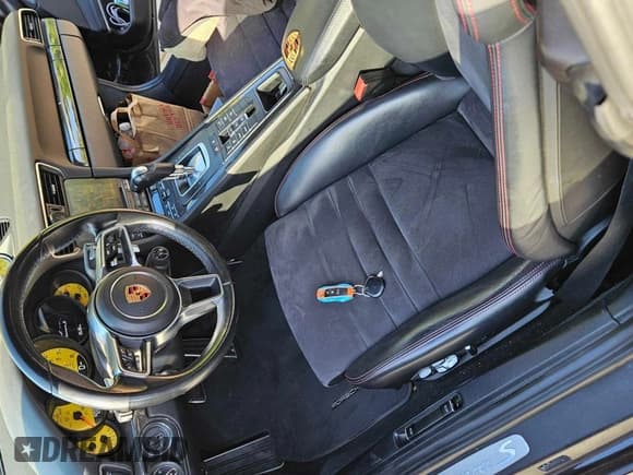 ✅ 2017 Porsche 911 Carrera S • VIN: WP0CB2A90HS154501 • Lot: 65197225. Listed on Copart with 29,861 mi. Free auction sales archive from the USA and detailed vehicle history report at DreamBid. Image 6.