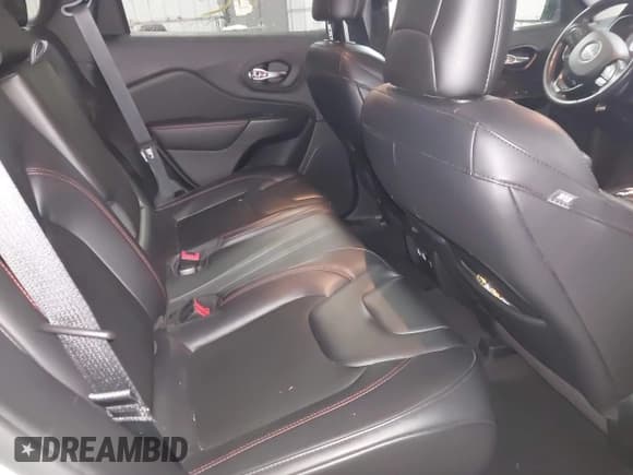 ✅ 2021 Jeep Cherokee Trailhawk • VIN: 1C4PJMBX8MD139644 • Lot: 42419334. Wystawiony na IAAI z przebiegiem 68 333 mil. Bezpłatny archiwum sprzedaży aukcyjnych z USA i szczegółowy raport historii pojazdu na DreamBid. Zdjęcie 8.