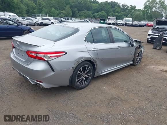 2020 Toyota Camry SE with VIN 4T1G11BKXLU009460, listed as a IAAI auction lot 42907075 with 43,495 mi miles and . Bid and sale history available at DreamBid. Image 4.