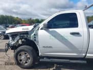 ✅ 2022 Ram 2500 Tradesman • VIN: 3C6MR5AJ3NG139397 • Lot: 43267574. Wystawiony na IAAI z przebiegiem 36 655 mil. Bezpłatny archiwum sprzedaży aukcyjnych z USA i szczegółowy raport historii pojazdu na DreamBid. Zdjęcie 18.