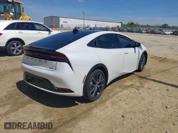 ✅ 2024 Toyota Prius LE • VIN: JTDACAAU5R3016161 • Lot: 42033538. Wystawiony na IAAI z przebiegiem 21 145 mil. Bezpłatny archiwum sprzedaży aukcyjnych z USA i szczegółowy raport historii pojazdu na DreamBid. Zdjęcie 4.