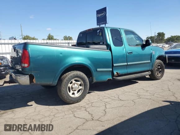 ✅ 1998 Ford F-150 • VIN: 1FTZX18WXWNB90516 • Lot: 85596045. Wystawiony na Copart z przebiegiem 212 782 mil. Bezpłatny archiwum sprzedaży aukcyjnych z USA i szczegółowy raport historii pojazdu na DreamBid. Zdjęcie 3.