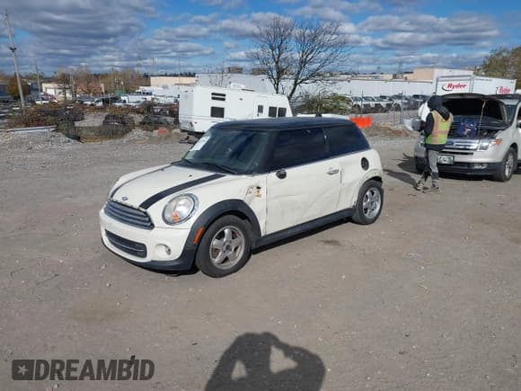 ✅ 2011 MINI Hardtop • VIN: WMWSU3C56BT184123 • Lot: 43629586. Listed on IAAI with 122,336 mi. Free auction sales archive from the USA and detailed vehicle history report at DreamBid. Image 2.