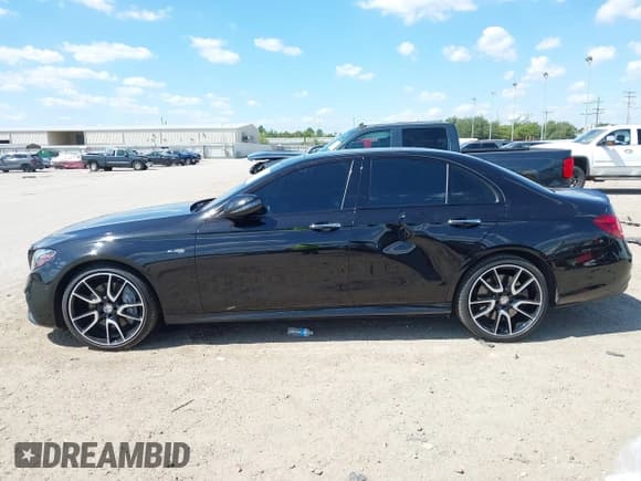 ✅ 2018 Mercedes-Benz E 43 AMG • VIN: WDDZF6EB6JA322257 • Lot: 43322111. Listed on IAAI with 129,748 mi. Free auction sales archive from the USA and detailed vehicle history report at DreamBid. Image 14.