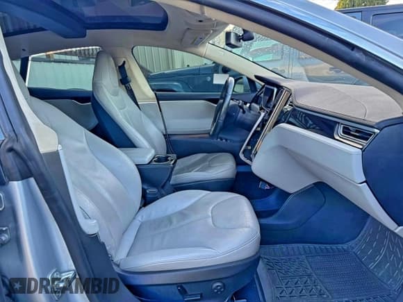 ✅ 2013 Tesla Model S • VIN: 5YJSA1CN1DFP26170 • Lot: 96016875. Wystawiony na Copart z przebiegiem Nie podano. Bezpłatny archiwum sprzedaży aukcyjnych z USA i szczegółowy raport historii pojazdu na DreamBid. Zdjęcie 5.