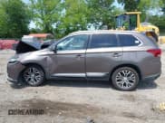 ✅ 2018 Mitsubishi Outlander SE • VIN: JA4AD3A33JZ014095 • Lot: 42278605. Wystawiony na IAAI z przebiegiem 235 000 mil. Bezpłatny archiwum sprzedaży aukcyjnych z USA i szczegółowy raport historii pojazdu na DreamBid. Zdjęcie 14.