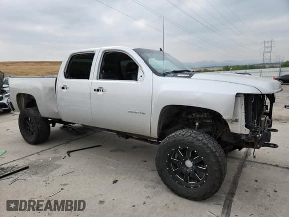 ✅ 2010 Chevrolet Silverado 2500HD LT • VIN: 1GC4KXB69AF114325 • Lot: 71693085. Wystawiony na Copart z przebiegiem 173 096 mil. Bezpłatny archiwum sprzedaży aukcyjnych z USA i szczegółowy raport historii pojazdu na DreamBid. Zdjęcie 4.