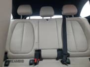 ✅ 2017 BMW X1 xDrive28i • VIN: WBXHT3Z34H4A52475 • Lot: 82125045. Wystawiony na Copart z przebiegiem 78 141 mil. Bezpłatny archiwum sprzedaży aukcyjnych z USA i szczegółowy raport historii pojazdu na DreamBid. Zdjęcie 10.