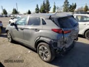 ✅ 2023 Hyundai Kona SE • VIN: KM8K23AG0PU183558 • Lot: 37441404. Wystawiony na Copart z przebiegiem 3 425 mil. Bezpłatny archiwum sprzedaży aukcyjnych z USA i szczegółowy raport historii pojazdu na DreamBid. Zdjęcie 2.