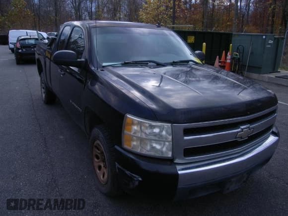 ✅ 2007 Chevrolet Silverado 1500 Work Truck • VIN: 1GCEC19X07Z611770 • Lot: 43724070. Wystawiony na IAAI z przebiegiem 234 660 mil. Bezpłatny archiwum sprzedaży aukcyjnych z USA i szczegółowy raport historii pojazdu na DreamBid. Zdjęcie 15.