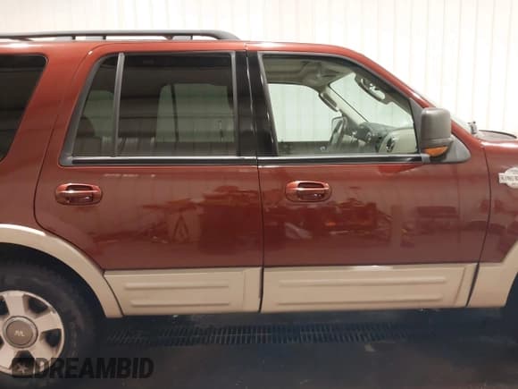 ✅ 2006 Ford Expedition Eddie Bauer • VIN: 1FMFU185X6LA74405 • Lot: 41334942. Listed on IAAI with 204,221 mi. Free auction sales archive from the USA and detailed vehicle history report at DreamBid. Image 13.