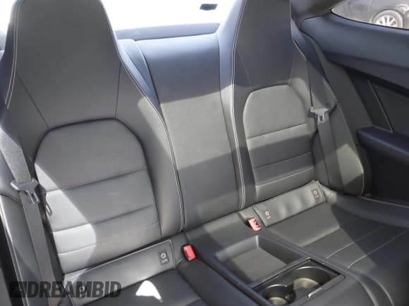 ✅ 2015 Mercedes-Benz C 250 • VIN: WDDGJ4HBXFG383850 • Lot: 41809724. Wystawiony na IAAI z przebiegiem 100 032 mil. Bezpłatny archiwum sprzedaży aukcyjnych z USA i szczegółowy raport historii pojazdu na DreamBid. Zdjęcie 8.