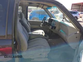 ✅ 1997 Chevrolet Silverado 1500 • VIN: 2GCEK19R5V1180353 • Lot: 43385908. Wystawiony na IAAI z przebiegiem 231 909 mil. Bezpłatny archiwum sprzedaży aukcyjnych z USA i szczegółowy raport historii pojazdu na DreamBid. Zdjęcie 5.