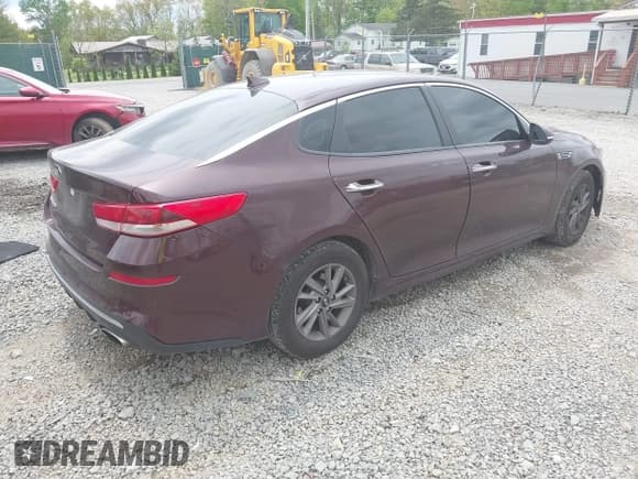 ✅ 2020 Kia Optima SE • VIN: 5XXGT4L35LG393628 • Lot: 42208328. Listed on IAAI with 81,985 mi. Free auction sales archive from the USA and detailed vehicle history report at DreamBid. Image 4.