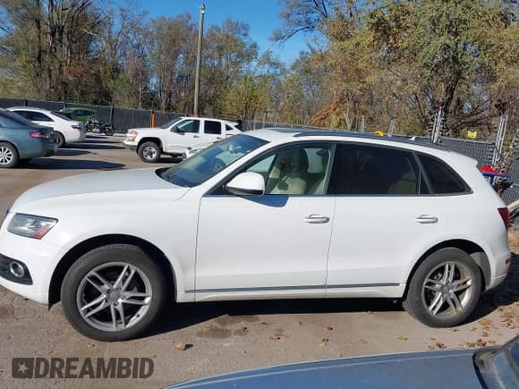 ✅ 2017 Audi Q5 Premium Plus • VIN: WA1L2AFP6HA059913 • Lot: 43661885. Wystawiony na IAAI z przebiegiem 146 037 mil. Bezpłatny archiwum sprzedaży aukcyjnych z USA i szczegółowy raport historii pojazdu na DreamBid. Zdjęcie 14.