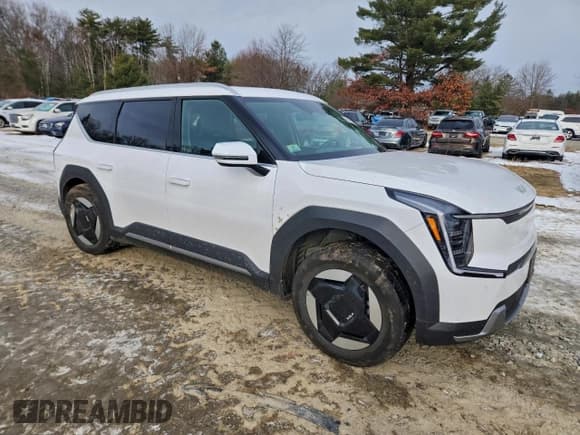 ✅ 2025 Kia EV9 Wind • VIN: 5XYAFFS50SG001323 • Lot: 96416395. Listed on Copart with 7,669 mi. Free auction sales archive from the USA and detailed vehicle history report at DreamBid. Image 4.