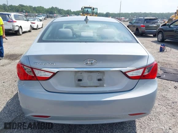 ✅ 2011 Hyundai Sonata GLS • VIN: 5NPEB4AC5BH022937 • Lot: 42829596. Listed on IAAI with 193,507 mi. Free auction sales archive from the USA and detailed vehicle history report at DreamBid. Image 16.