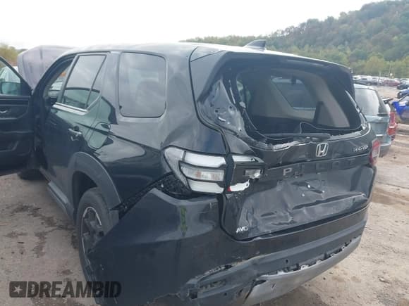 ✅ 2023 Honda Pilot EX-L • VIN: 5FNYG1H41PB045908 • Lot: 43286559. Listed on IAAI with 32,146 mi. Free auction sales archive from the USA and detailed vehicle history report at DreamBid. Image 6.