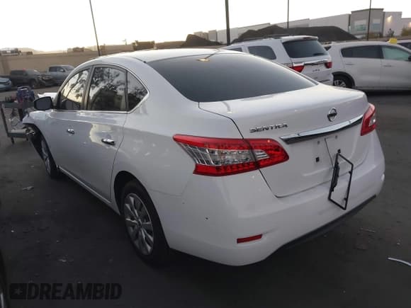 ✅ 2015 Nissan Sentra S • VIN: 3N1AB7APXFY339417 • Lot: 43548105. Wystawiony na IAAI z przebiegiem 79 890 mil. Bezpłatny archiwum sprzedaży aukcyjnych z USA i szczegółowy raport historii pojazdu na DreamBid. Zdjęcie 3.