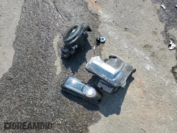 ✅ 2022 Chevrolet Traverse LT Cloth • VIN: 1GNERGKW3NJ164373 • Lot: 84411065. Listed on Copart with 98,499 mi. Free auction sales archive from the USA and detailed vehicle history report at DreamBid. Image 13.