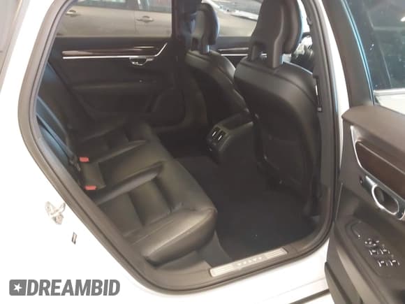 ✅ 2019 Volvo S90 Momentum • VIN: LVY102AK5KP081791 • Lot: 41632562. Listed on IAAI with 117,384 mi. Free auction sales archive from the USA and detailed vehicle history report at DreamBid. Image 8.