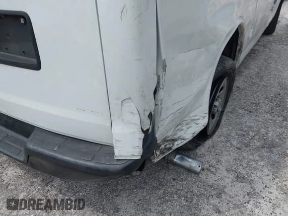 ✅ 2014 Chevrolet Express Cargo • VIN: 1GCSGAFX7E1182411 • Lot: 43142948. Wystawiony na IAAI z przebiegiem 248 561 mil. Bezpłatny archiwum sprzedaży aukcyjnych z USA i szczegółowy raport historii pojazdu na DreamBid. Zdjęcie 6.