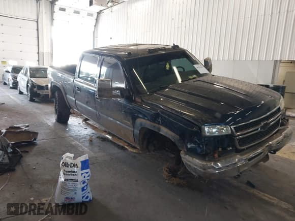 ✅ 2006 Chevrolet Silverado 2500HD LT1 • VIN: 1GCHK23D66F177200 • Lot: 40502053. Listed on IAAI with 103,207 mi. Free auction sales archive from the USA and detailed vehicle history report at DreamBid. Image 1.