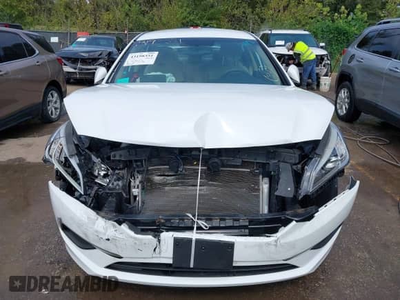 2016 Hyundai Sonata SE with VIN 5NPE24AFXGH421859, listed as a IAAI auction lot 43198351 with 68,275 mi miles and . Bid and sale history available at DreamBid. Image 6.