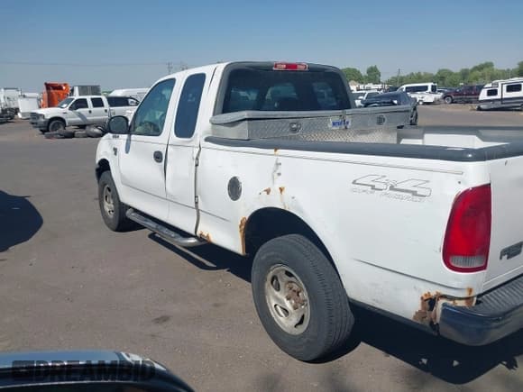 ✅ 2004 Ford F-150 XL • VIN: 2FTRX18WX4CA12057 • Lot: 42917183. Listed on IAAI with 111,431 mi. Free auction sales archive from the USA and detailed vehicle history report at DreamBid. Image 3.