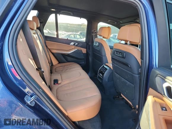 ✅ 2019 BMW X5 xDrive40i • VIN: 5UXCR6C56KLL05869 • Lot: 92683965. Wystawiony na Copart z przebiegiem 74 850 mil. Bezpłatny archiwum sprzedaży aukcyjnych z USA i szczegółowy raport historii pojazdu na DreamBid. Zdjęcie 11.