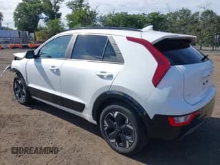 ✅ 2023 Kia Niro Wind • VIN: KNDCR3L17P5076353 • Лот: 43029439. Опубликован ранее на IAAI с пробегом 21 188 миль. Бесплатный доступ к архиву аукционных продаж из США и подробный отчёт об истории автомобиля на DreamBid. Изображение 3.