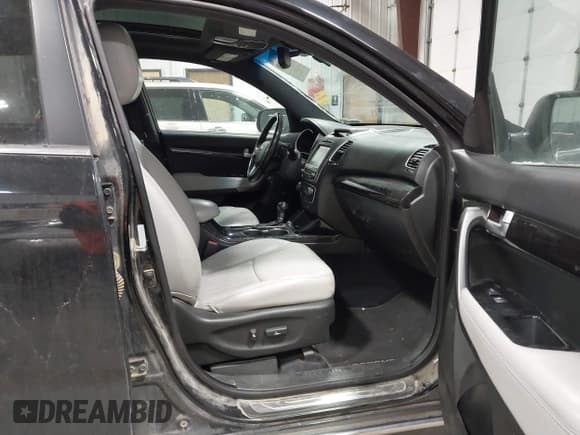 ✅ 2014 Kia Sorento SX Limited • VIN: 5XYKWDA71EG485941 • Lot: 43787220. Listed on IAAI with 190,154 mi. Free auction sales archive from the USA and detailed vehicle history report at DreamBid. Image 5.